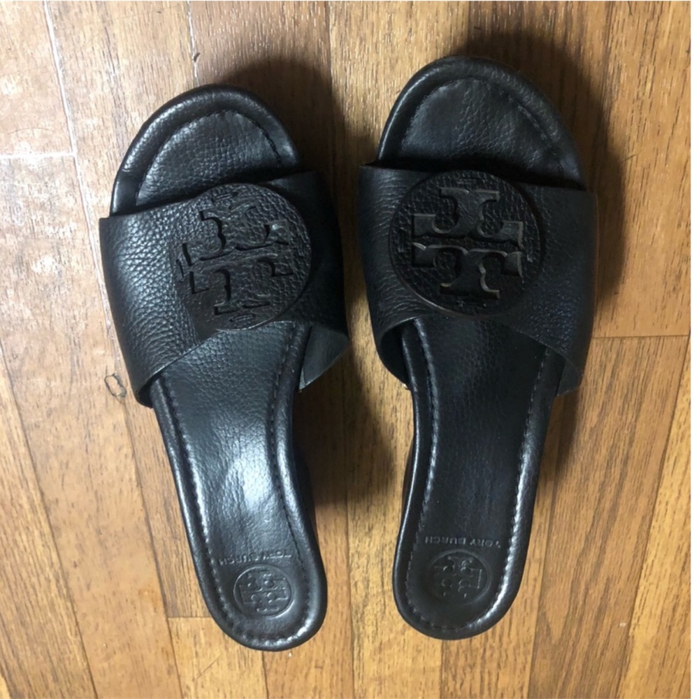 Tory Burch Black Embossed Logo Leather Slides - Picture 6 of 6